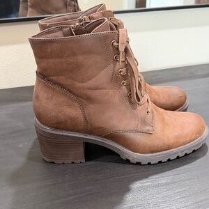 FRYE AND CO. Women's Brown Lace-Up Block Heel Ankle Boots